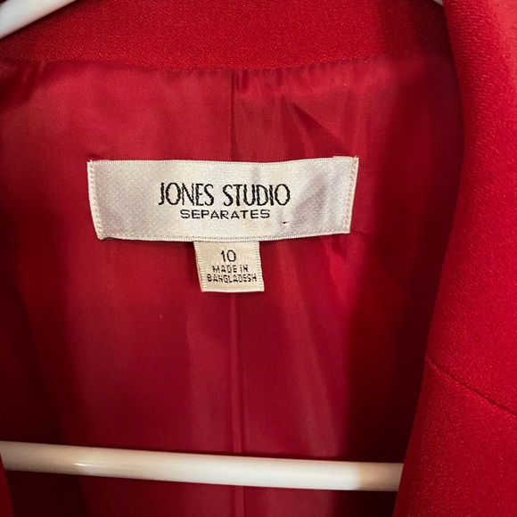 Red Jones New York Blazer, size 10. - Picture 2 of 3